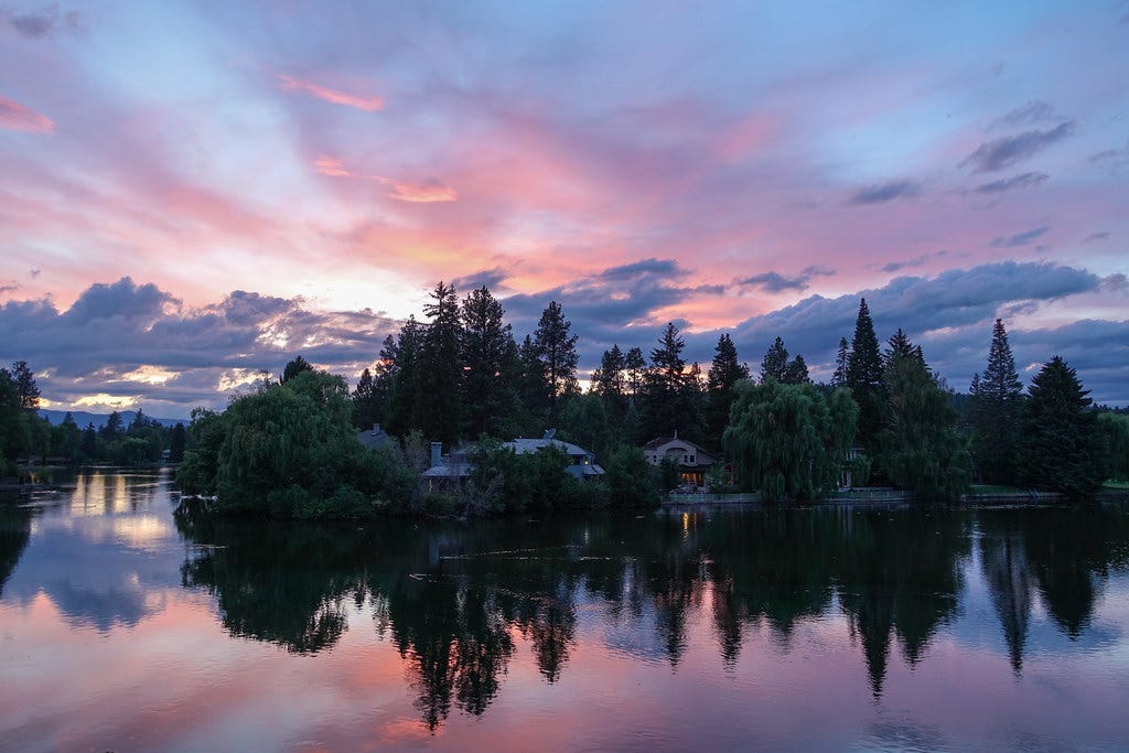 Mirror Pond - Bend, Oregon Mirror Pond - Bend, Oregon