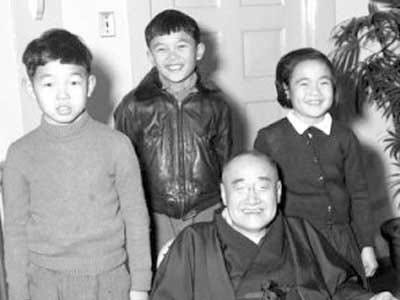 【画像】麻生太郎は若い頃(昔)からイケメンでお洒落!幼少期から現在までを時系列に紹介 - stillnessのなんでも語るブログ