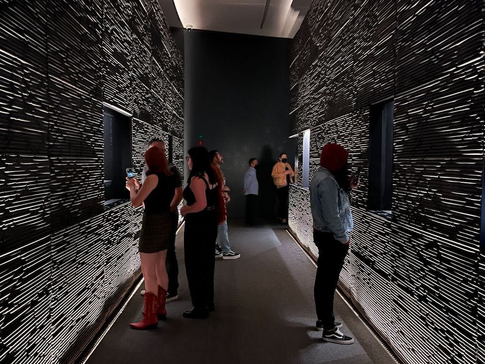 Corredores de la exposición de Cartier en el Museo Jumex. Foto @LightRich