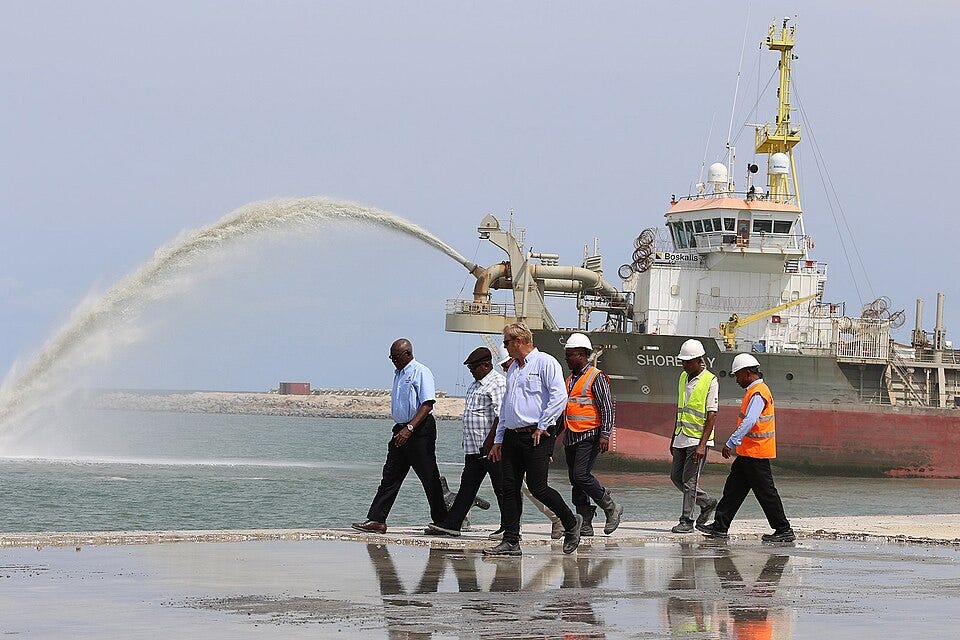 File:Vessel at Dangote refinery site, Lagos.jpg File:Vessel at Dangote refinery site, Lagos.jpg