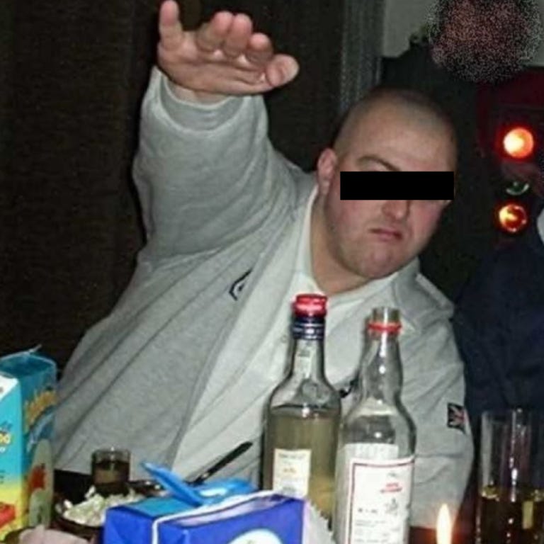 Sebastian J. ps. "Foka", kierowca, ochroniarz i słup Giertycha w licznych  spółkach. Znajomy mecenasa jeszcze z czasów Ligi Polskich Rodzin. Foka, to  między innymi prezes spółki Klim-Seal, która dawniej nazywała się Giertych -Kancelarie.