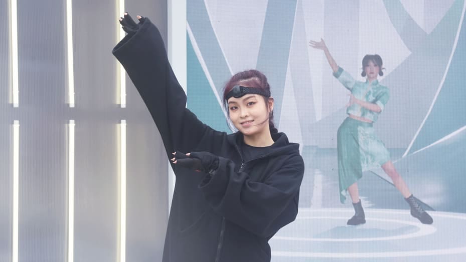 HANGZHOU, CHINA - NOVEMBER 4, 2022 - Dancers perform with virtual digital people for the audience at the Future Life Festival 2022 in Hangzhou, Zhejiang province, China, Nov 4, 2022. (Photo credit should read CFOTO/Future Publishing via Getty Images)