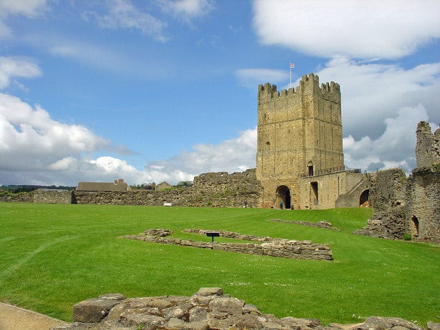 File:Bailey and keep, Richmond Castle - geograph.org.uk - 1318287.jpg