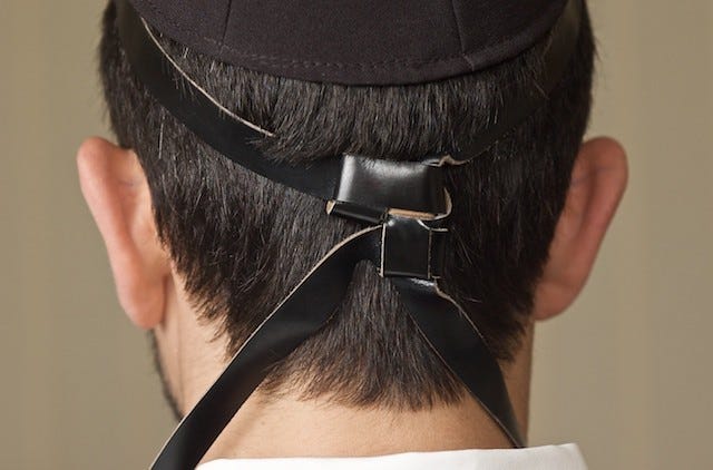 Shel Rosh: dalet | A "dalet" knot in the back of the tefilin… | Flickr