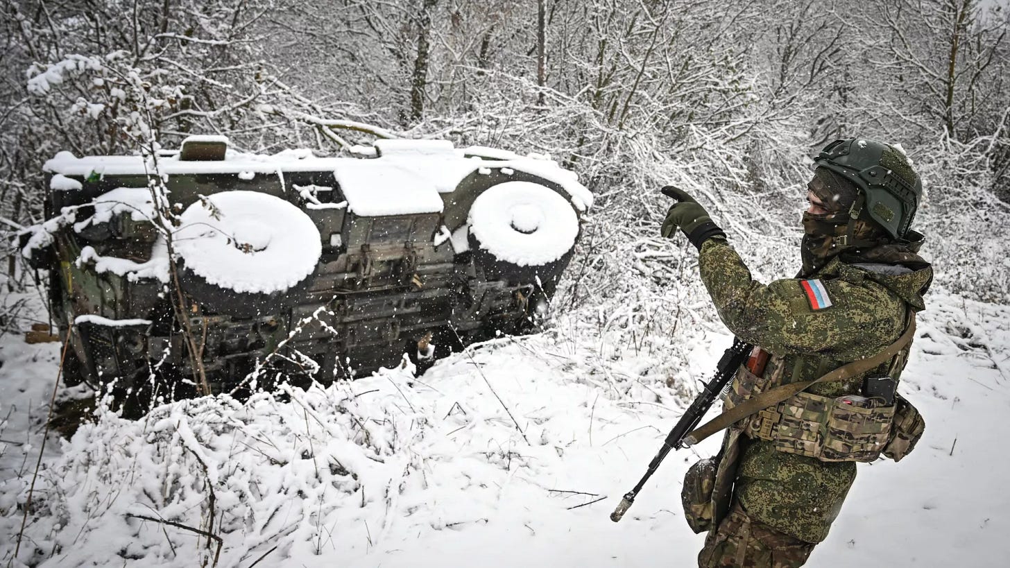 Russian forces operating in Kursk region inspect abandoned enemy armored vehicle. November 14, 2024. - Sputnik International, 1920, 20.01.2025