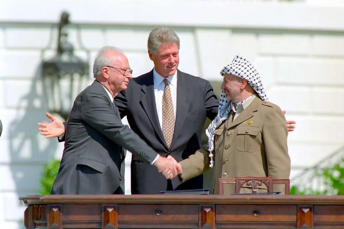Clinton, Rabin and Arafat, the White House, 13 September 1993.