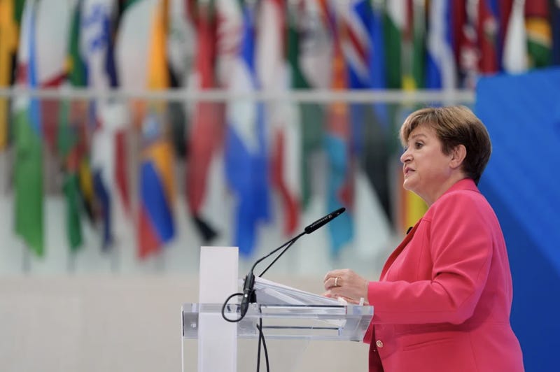 Tổng giám đốc IMF Kristalina Georgieva phát biểu tại trụ sở IMF ở Washington DC, Mỹ hôm 17/4, trước thềm chuỗi sự kiện mùa xuân thường niên của IMF và Ngân hàng Thế giới (WB) - Ảnh: Bloomberg. Tổng giám đốc IMF Kristalina Georgieva phát biểu tại trụ sở IMF ở Washington DC, Mỹ hôm 17/4, trước thềm chuỗi sự kiện mùa xuân thường niên của IMF và Ngân hàng Thế giới (WB) - Ảnh: Bloomberg.