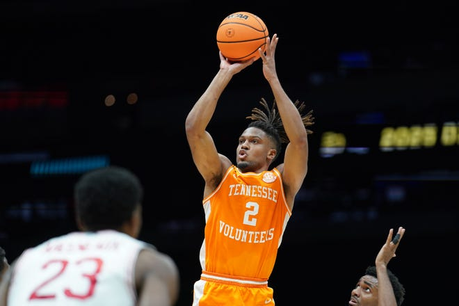 Mar 30, 2025; Indianapolis, IN, USA; Tennessee Volunteers guard Chaz Lanier (2) shoots the ball against the Houston Cougars in the first half during the Midwest Regional final of the 2025 NCAA tournament at Lucas Oil Stadium. Mandatory Credit: Robert Goddin-Imagn Images ORG XMIT: IMAGN-1026912 ORIG FILE ID: 20250330_mcd_ga3_56.JPG Mar 30, 2025; Indianapolis, IN, USA; Tennessee Volunteers guard Chaz Lanier (2) shoots the ball against the Houston Cougars in the first half during the Midwest Regional final of the 2025 NCAA tournament at Lucas Oil Stadium. Mandatory Credit: Robert Goddin-Imagn Images ORG XMIT: IMAGN-1026912 ORIG FILE ID: 20250330_mcd_ga3_56.JPG