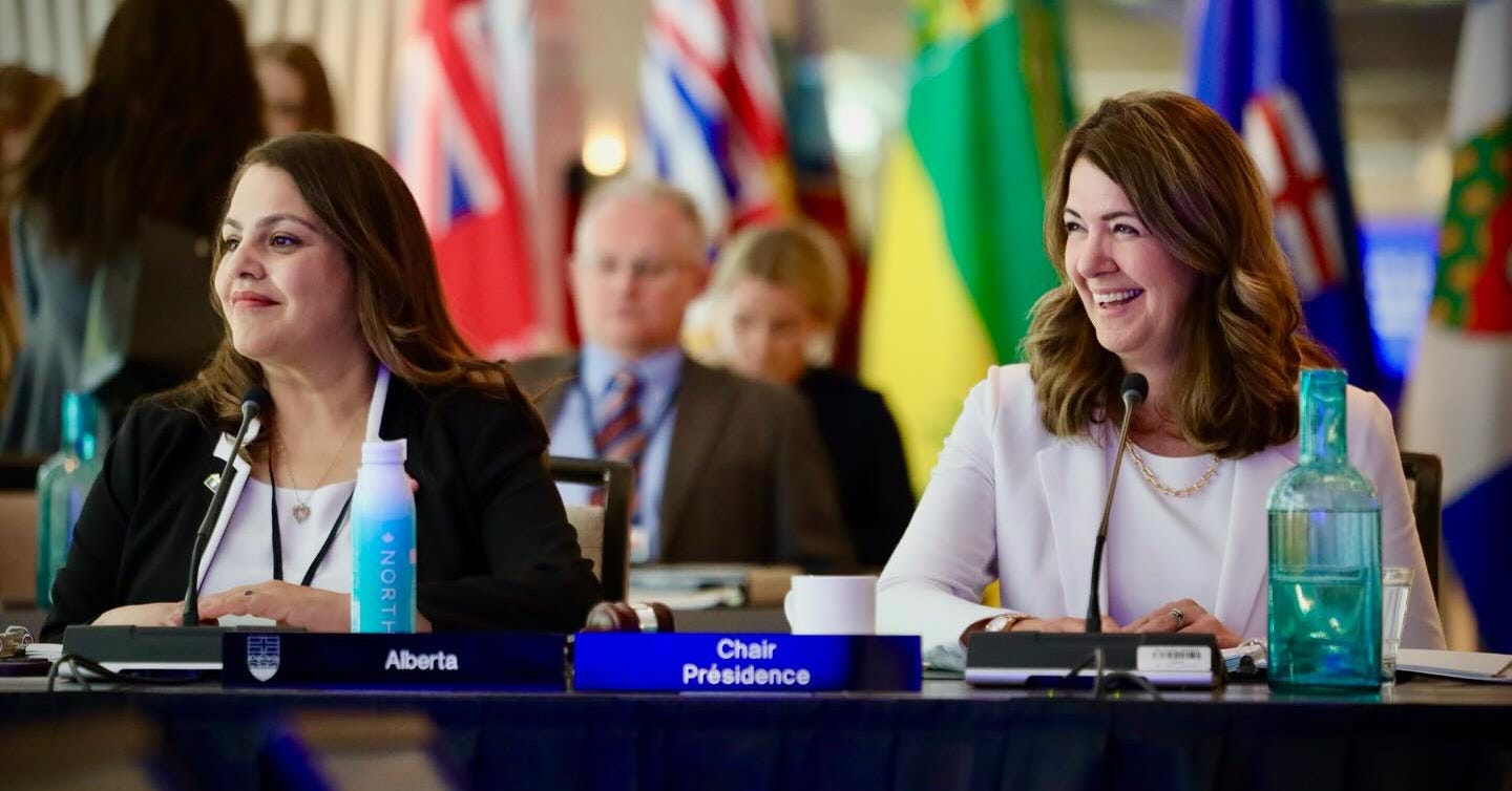 May be an image of text that says '1 Alberta Alberta Chair Présidence'