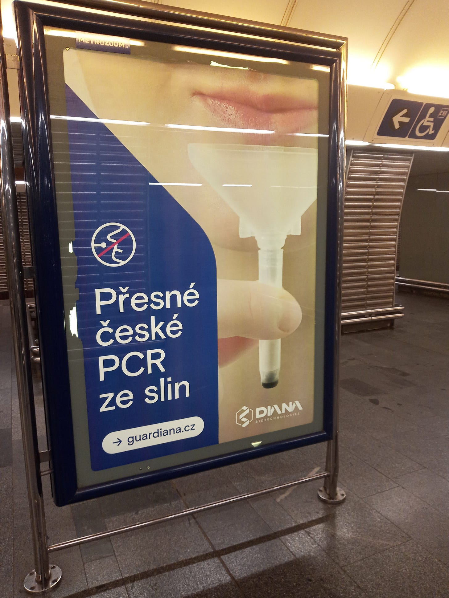 Firma spojená s Janem Konvalinkou, který budil falešný dojem, že nezávisle doporučuje nejvhodnější řešení, přitom nahrával vlastním produktům.že na 