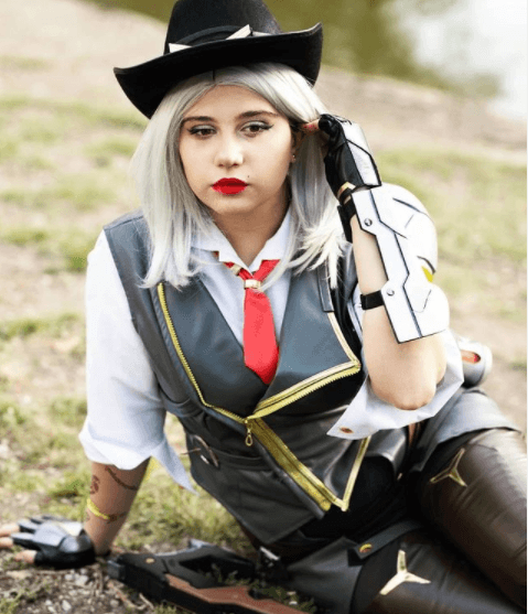 Maria “Mariky Cosplay” Palladino as Ashe