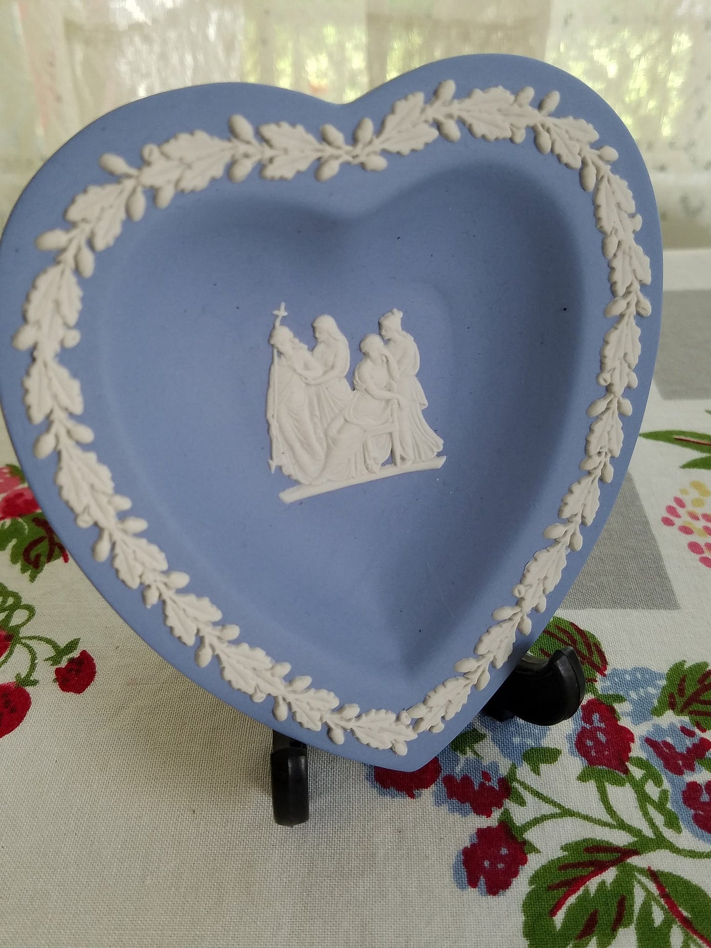Heart-shaped china dish