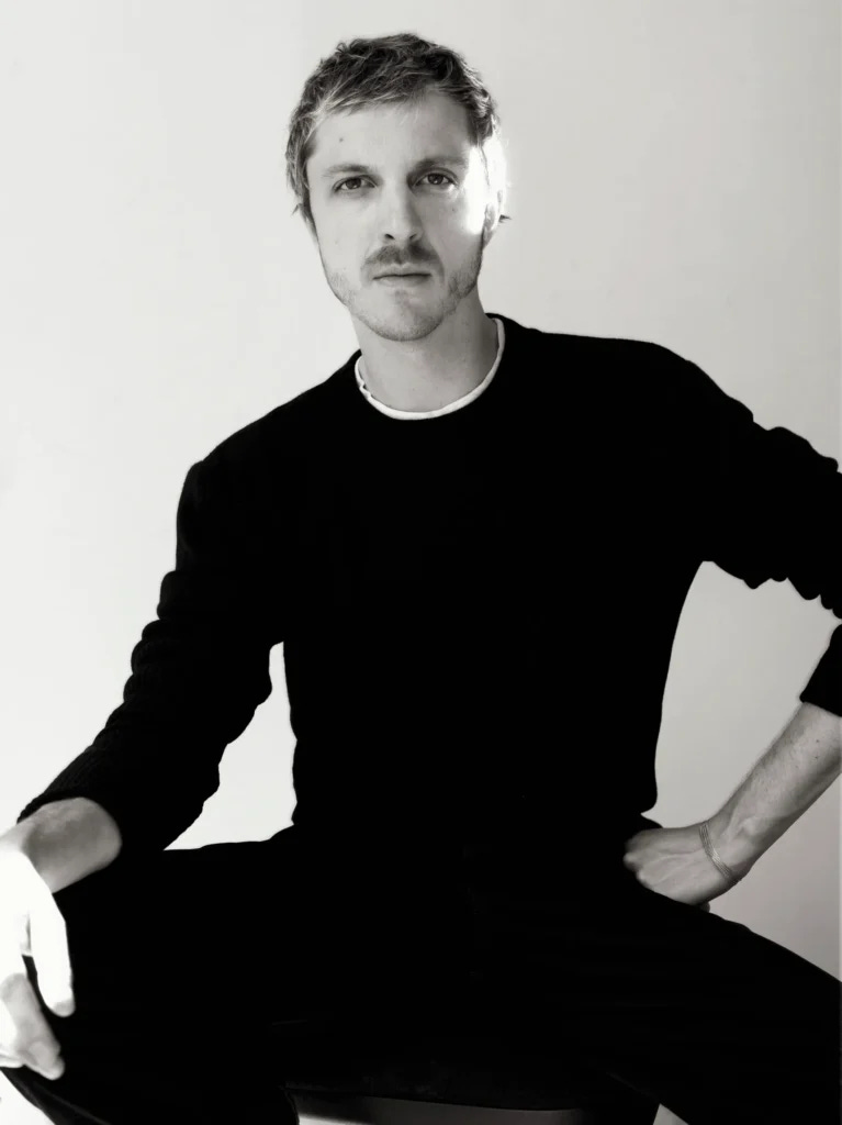 O atributo alt desta imagem está vazio. O nome do arquivo é YProject-se-Despede-de-Glenn-Martens-Apos-11-Anos-de-Parceria-fabiola-kassin-hypnotique-767x1024.webp