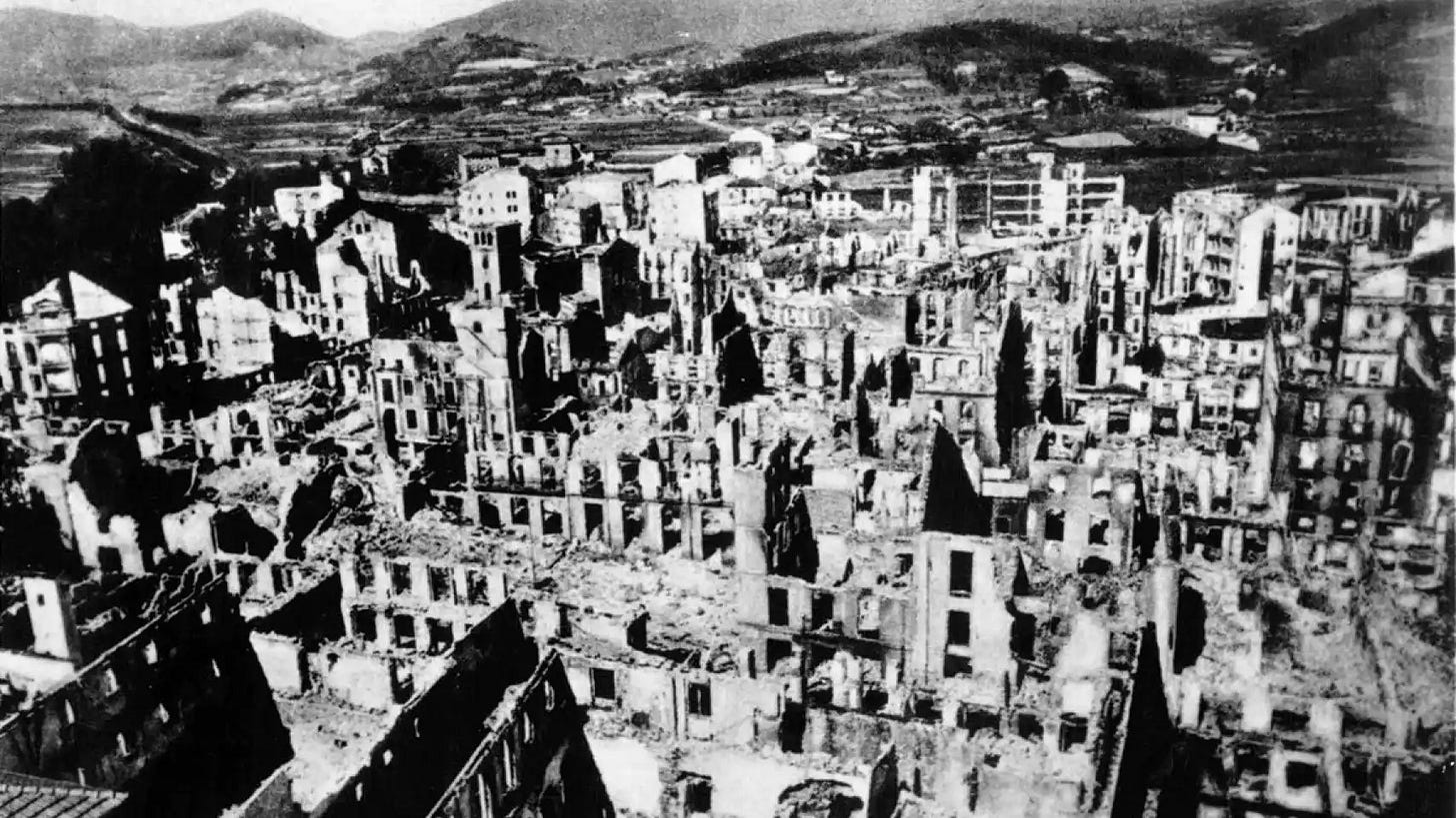 格爾尼卡轟炸後的廢墟|來源:Bundesarchiv / Wikimedia Commons(CC BY-SA 3.0 DE) 格爾尼卡轟炸後的廢墟|來源:Bundesarchiv / Wikimedia Commons(CC BY-SA 3.0 DE)