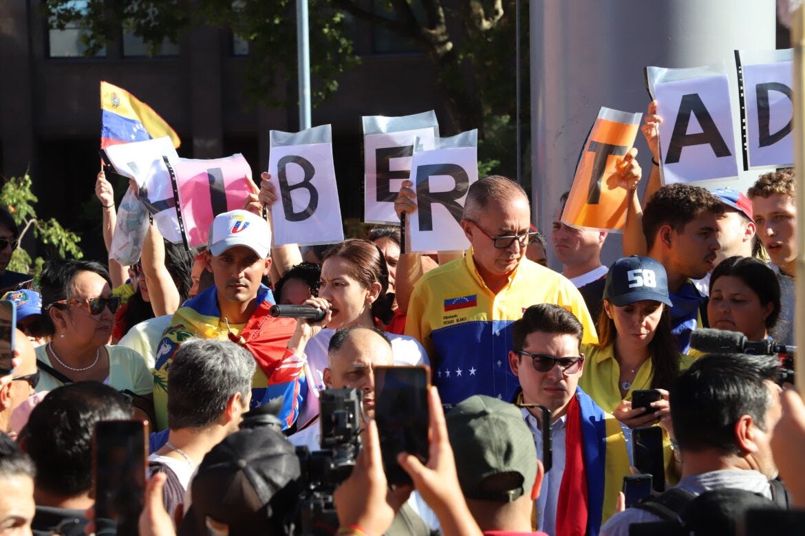 Venezuelans in Buenos Aires demand an end to the Maduro regime. Photo: Mariano Fuchila