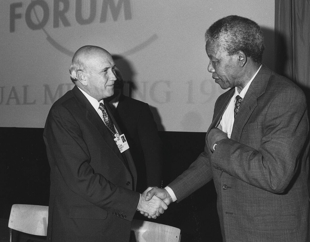 File:Frederik de Klerk with Nelson Mandela - World Economic Forum Annual  Meeting Davos 1992.jpg - Wikimedia Commons
