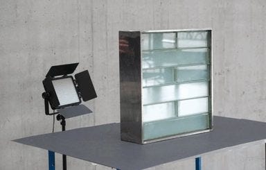 Une brique de verre en aérogel Une brique de verre en aérogel