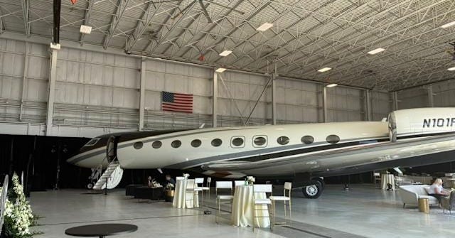 Take a look inside a G700, Gulfstream's jet of choice for billionaires that  Kristi Noem just bought for DHS - AOL