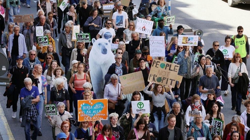 Över 60 procent av aktivisterna ser nerväxt som mycket önskvärt för att minska utsläppen, enligt en ny studie.