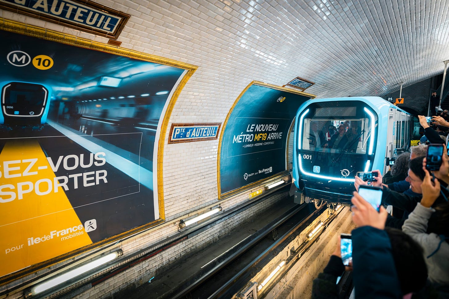 Peut être une image de texte