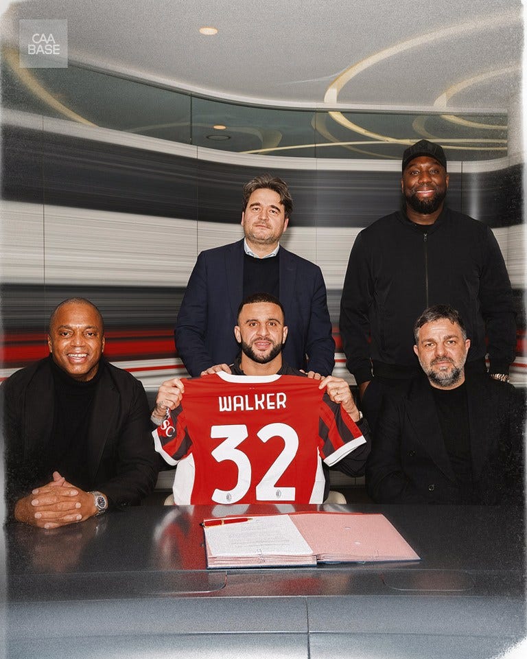 Photo of Kyle Walker signing his AC Milan contract, surrounded by agents.