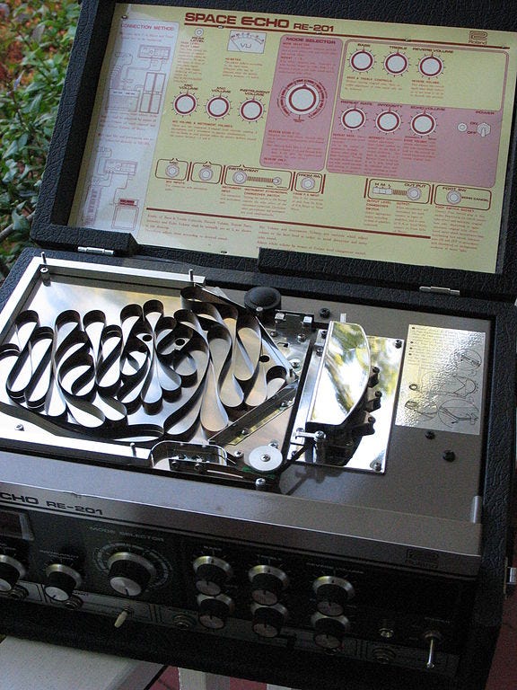 Roland RE-201 space echo Roland RE-201 space echo