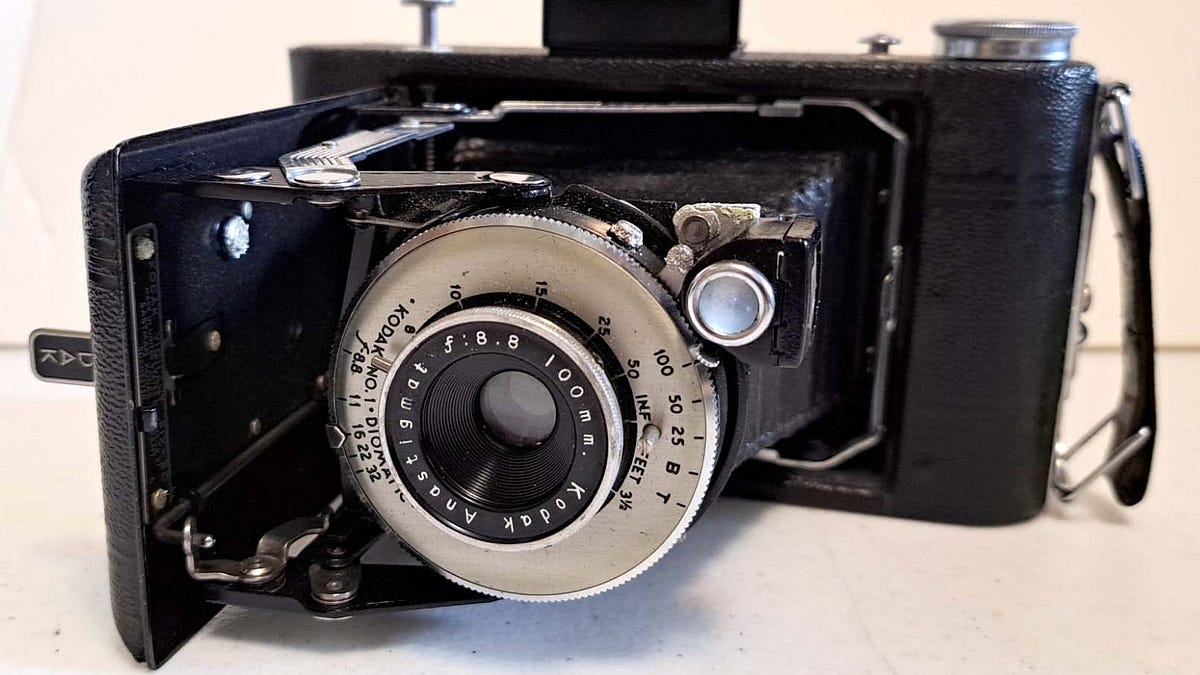 Kodak Vigilant Six-20 - by Sean Lamb - The Kodak Collector