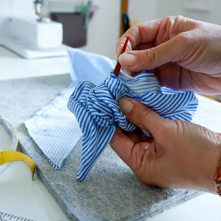 pushing out the corner of the fabric strip pushing out the corner of the fabric strip