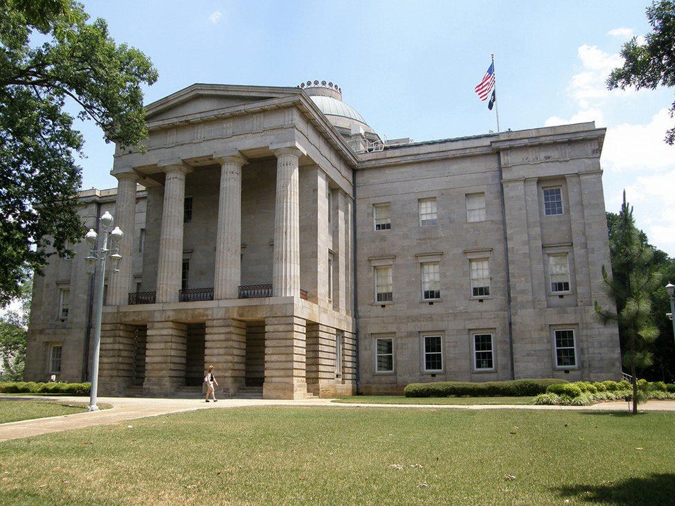 Photo: North Carolina State Capitol. Wikimedia Commons userJim Bowen from Fort Worth, US / CC BY-SA 4.0 https://commons.wikimedia.org/wiki/File:North_Carolina_State_Capitol,_Raleigh.jpg.