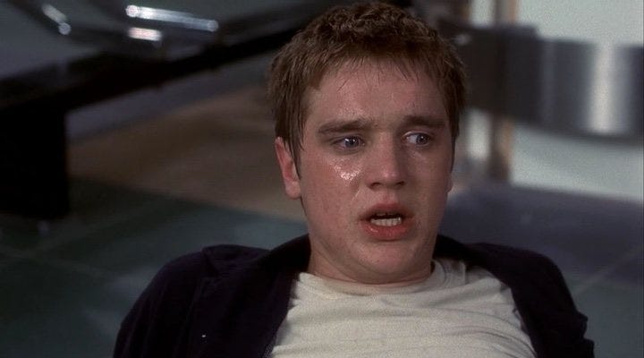 Devon Sawa se sube a un avión el día que 'Destino final' cumple 19 años -  eCartelera