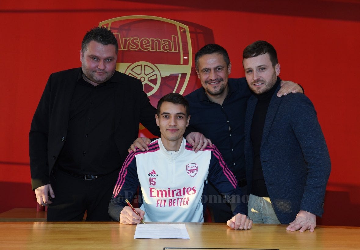 Fabrizio Romano on X: "Here's Jakub Kiwior signing contract as new Arsenal  player together with his agents Pawel Zimonczyk and Sasha Huet-Baranov  ⚪️🔴✍🏻 #AFC Kiwior will earn £3m gross per season until