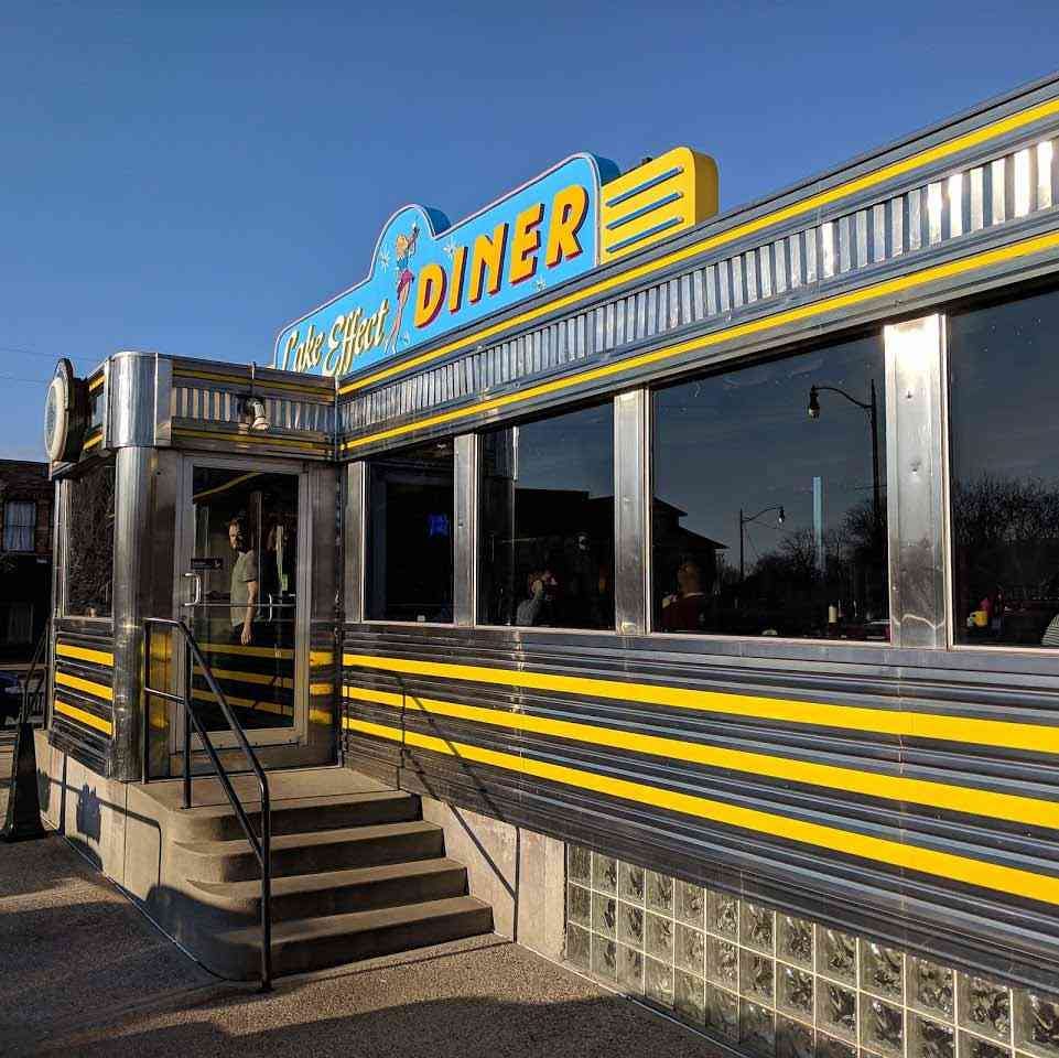 Diner-car diners Lake Effect exterior