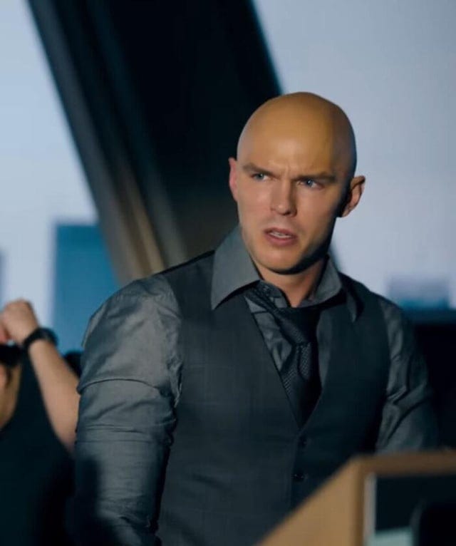 In Superman (2025) Lex Luthor is disconcertingly bald. Like, not regular  bald but uncomfortable bald. This is a reference to how evil rich guys  somehow always have extremely weird and off-putting hair. :