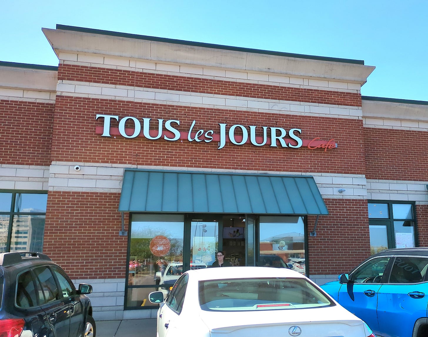 The exterior of Tous les Jours from the parking lot