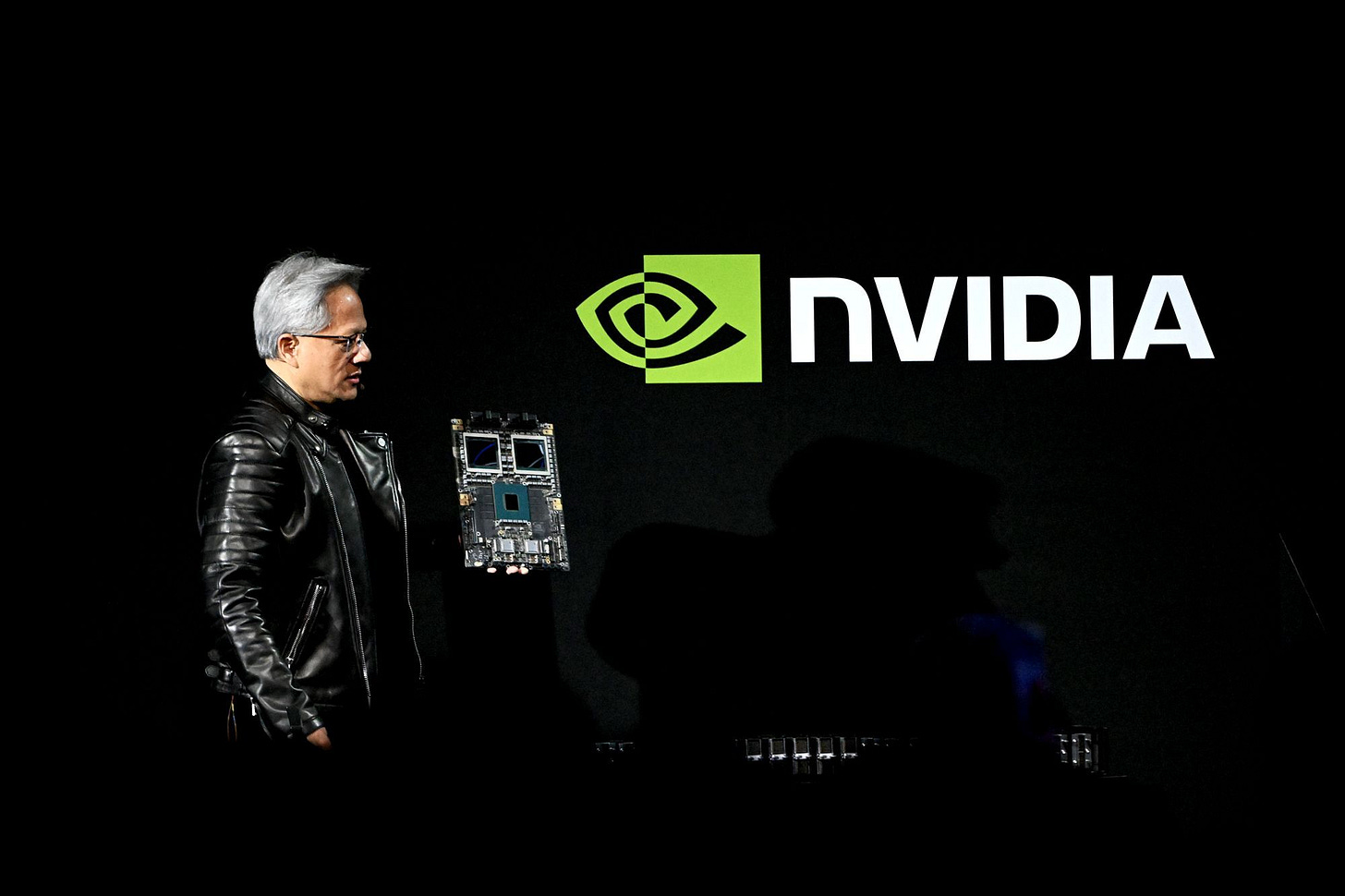 Los problemas técnicos con el chip Blackwell de Nvidia quedaron en el  pasado, dice su CEO | WIRED