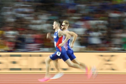 Josh Kerr passes Jakob Ingebrigtsen to take the lead in the 1500m Josh Kerr passes Jakob Ingebrigtsen to take the lead in the 1500m
