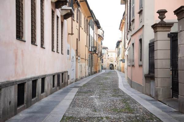 Uno scorcio della Via Frecavalli a Crema (Cr), il luogo scelto per il ritratto di Cristina per il progetto “Donne di Crema” (C)Monica Monimix Antonelli Uno scorcio della Via Frecavalli a Crema (Cr), il luogo scelto per il ritratto di Cristina per il progetto “Donne di Crema” (C)Monica Monimix Antonelli