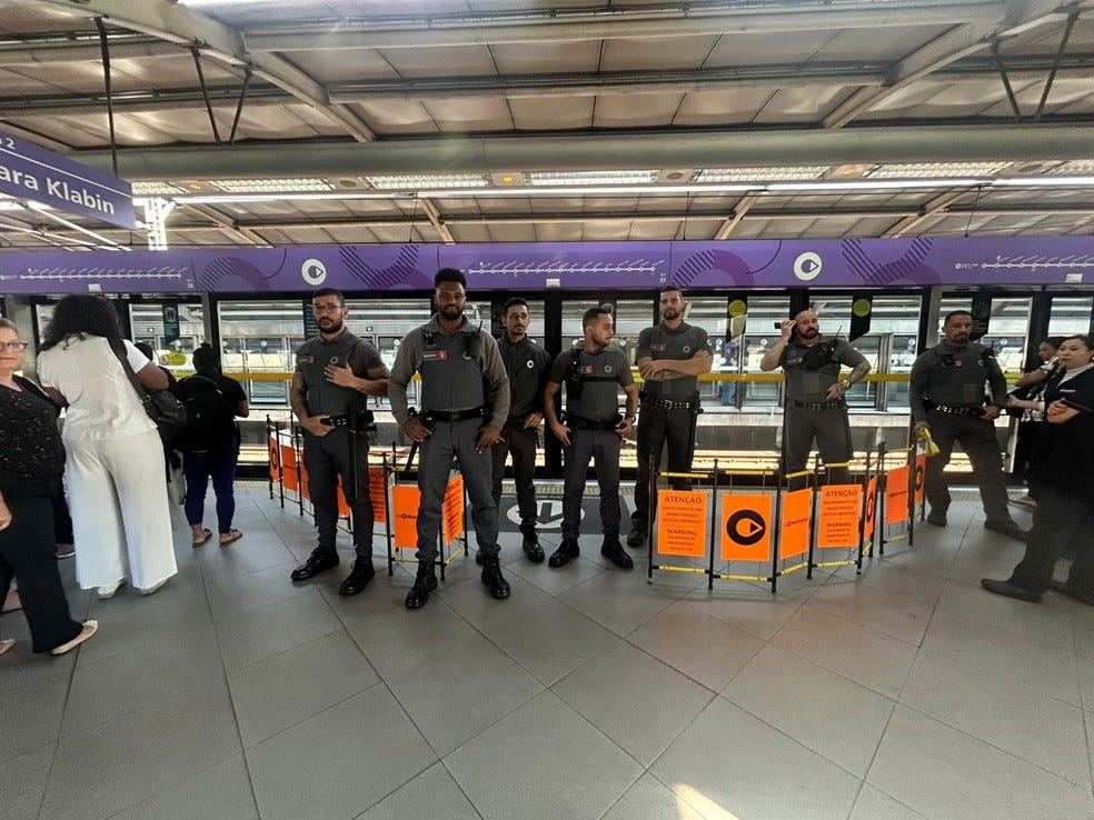 Porta de plataforma fechada na estação Campo Limpo, sentido Chácara Klabin após acidente — Foto: Beatriz Backes/TV Globo