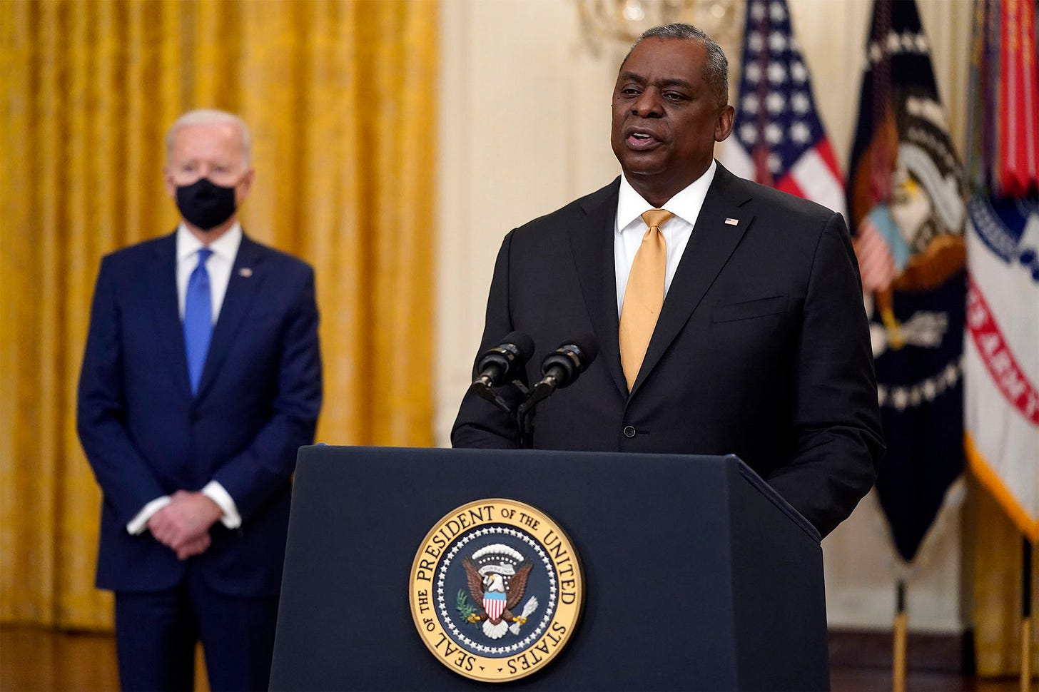 Biden seems to forget defense secretary's name