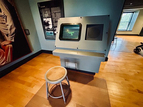 exhibits, display, galleries