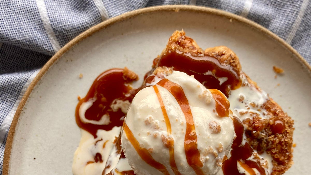 Kitchen Project #40: Caramel pear pie - by Nicola Lamb