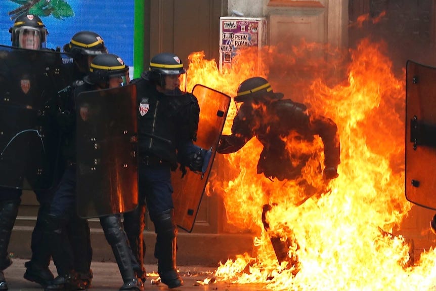 France protests: Police and protesters clash in labour reform  demonstrations - ABC News