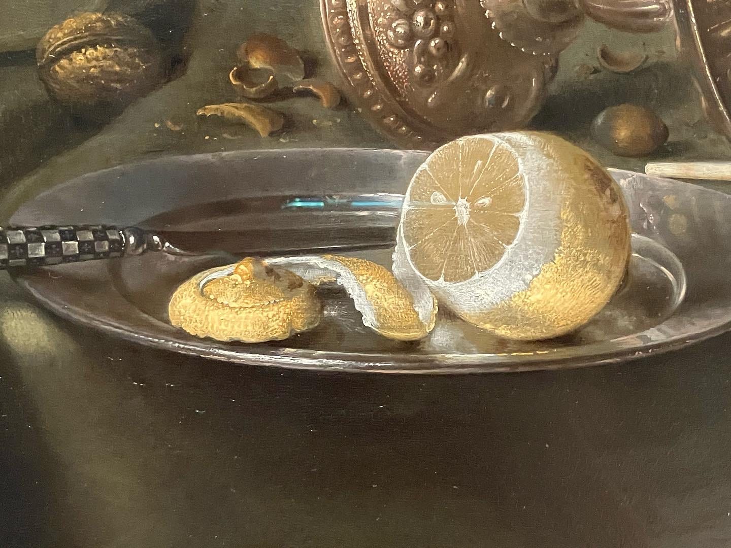 Close up of the lemon on the plate