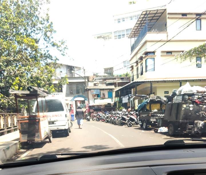A street with vehicles parked on it

AI-generated content may be incorrect.
