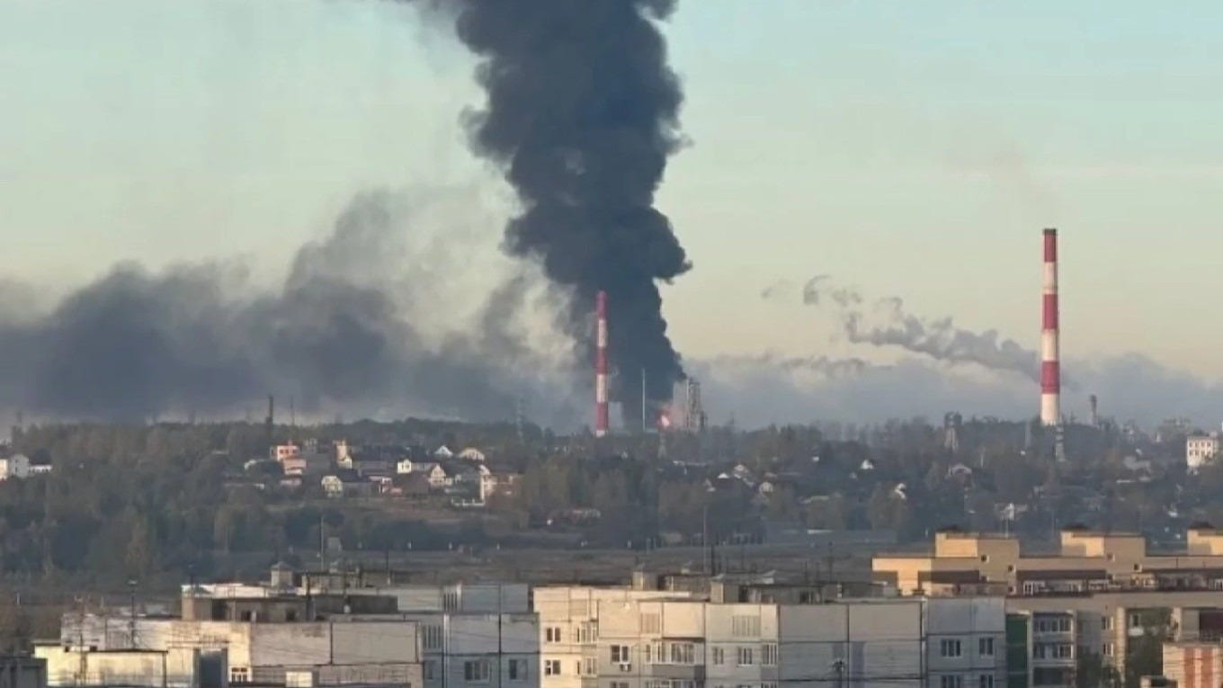 Na obrázku môže byť oheň a rafinéria ropy