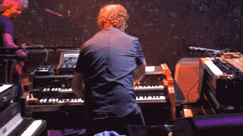 Multitasking on piano
