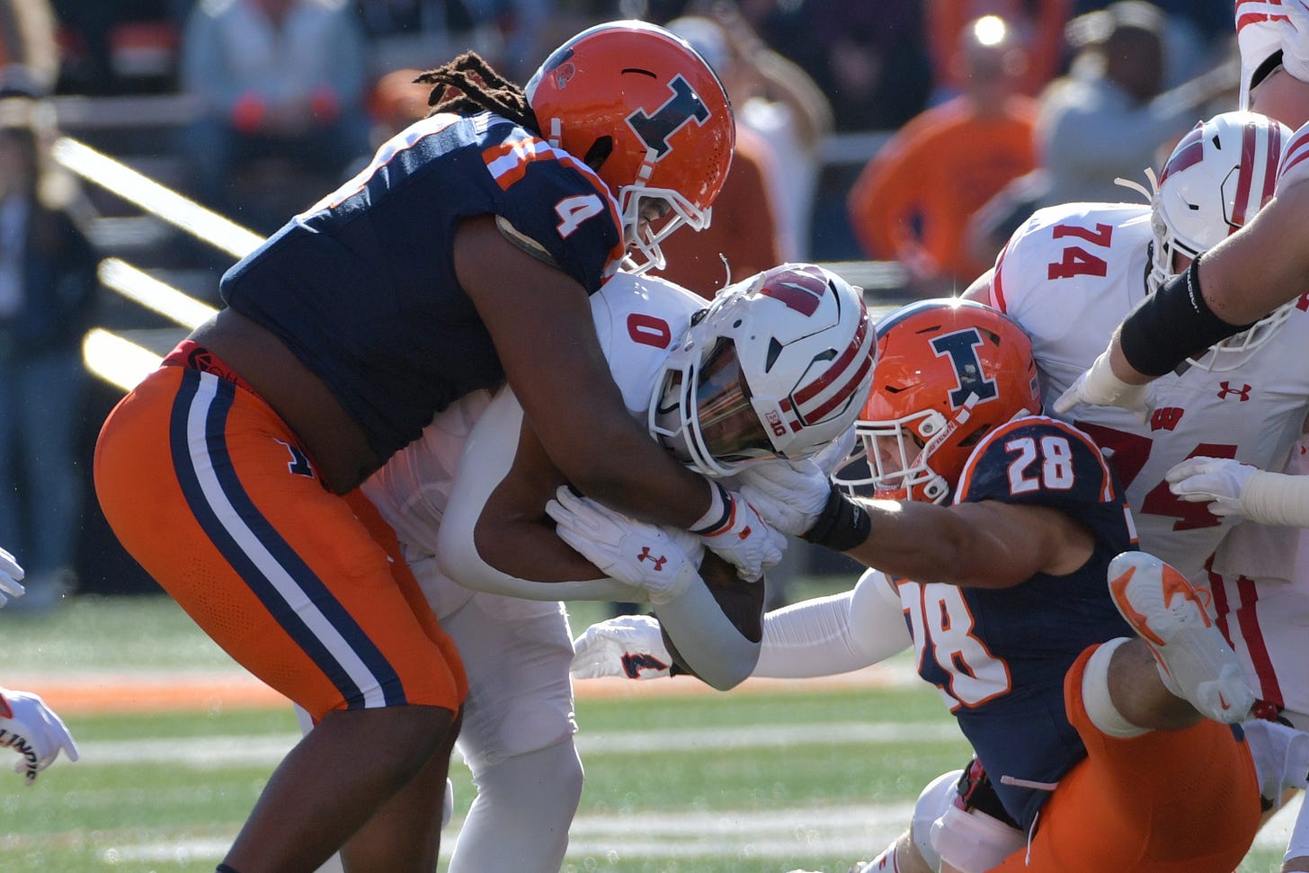 Illinois defensive lineman Johnny Newton