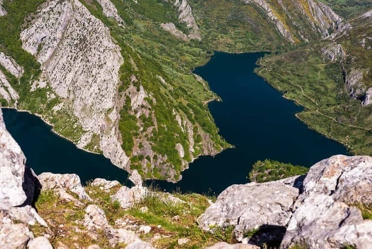 Los "fiordos" de Riaño (León)