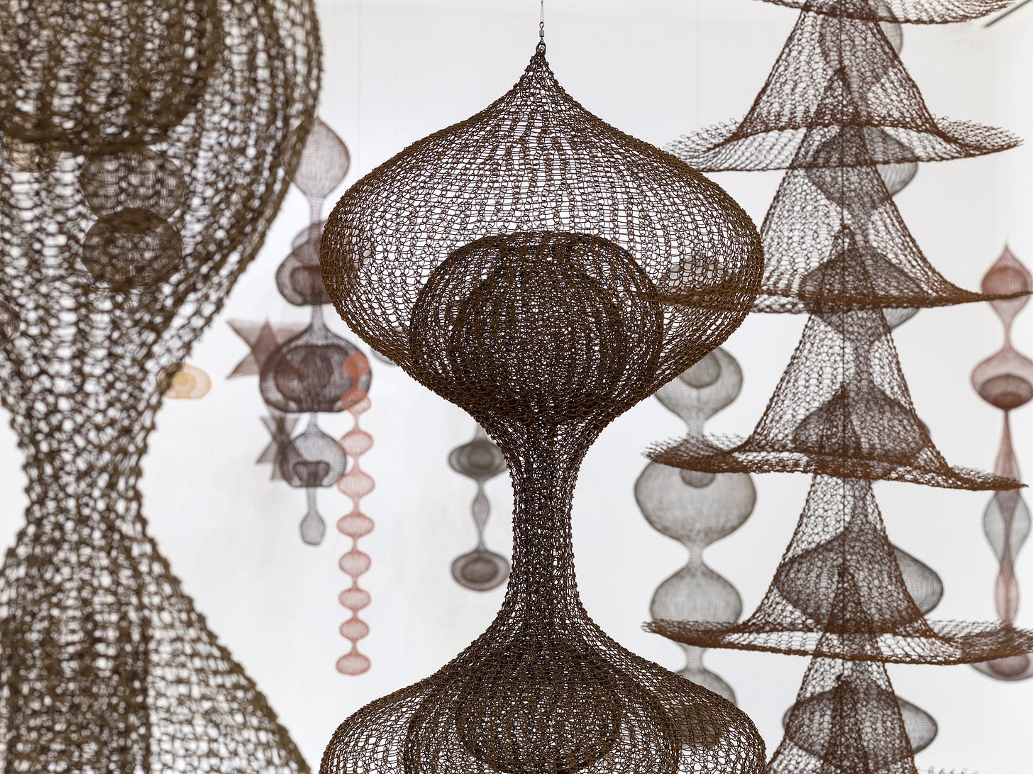A vida entrelaçada de Ruth Asawa - Arte Que Acontece