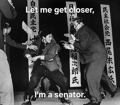 May be an image of ‎3 people, people performing martial arts and ‎text that says '‎自 Let me get loser, 無安 宝 民 王 党 星 主 民 社 会党 西 尾 1に 末 。 広 な ش 颜 次 郎 氏 I'm a senator.‎'‎‎
